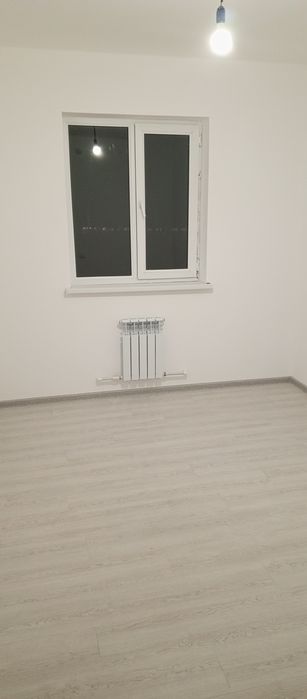 Аврорада янги домдан 3 хонали уй ижарага берилади 5-этаж гиламлари бор