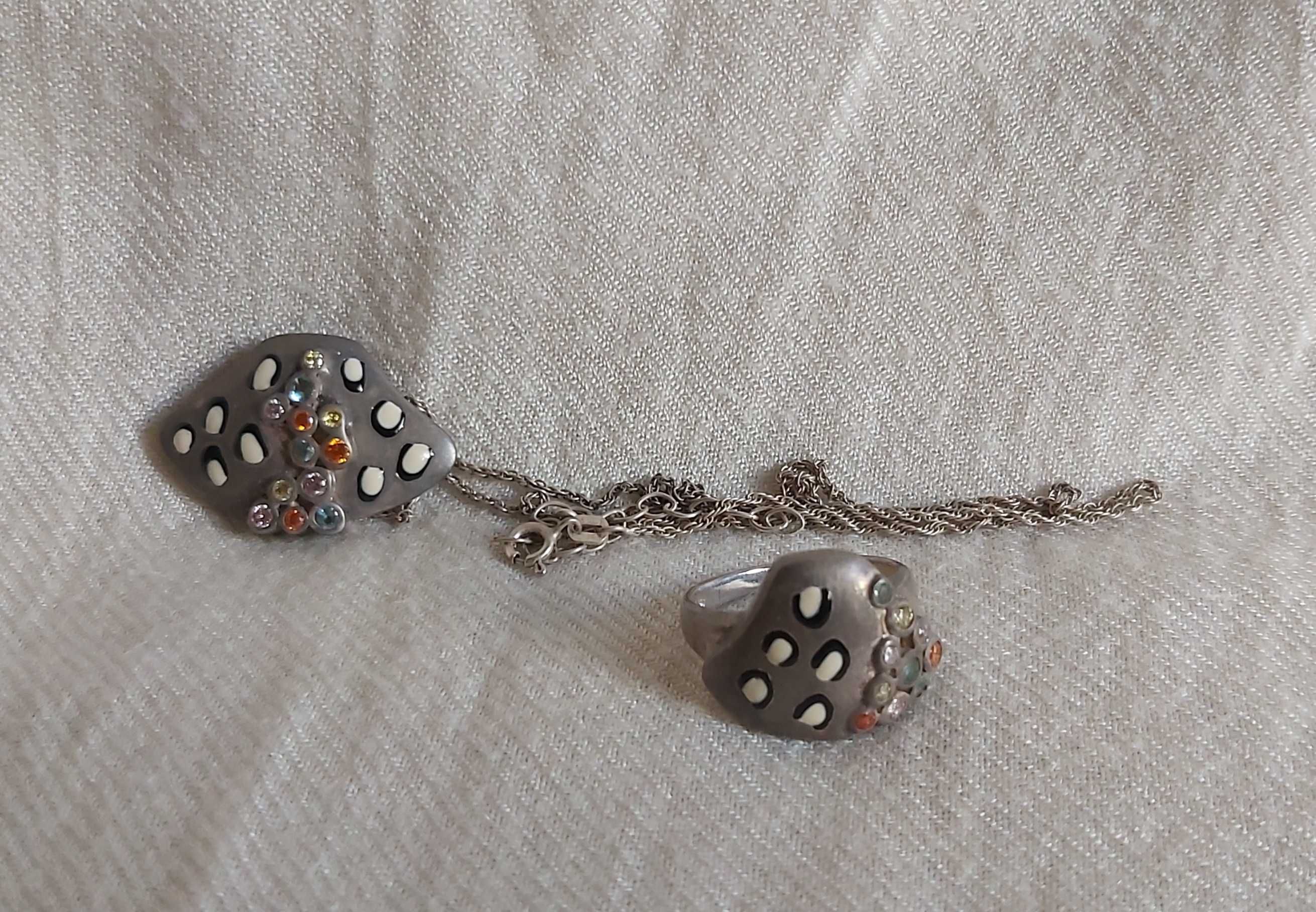 Set inel și lanț cu pandantiv argint cu pietre colorate