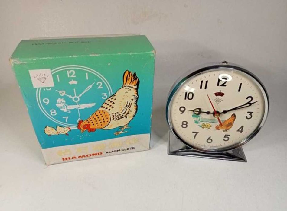 Ceas vechi Gaina cu pui, Cloșca da din cap, China de colectie comunism