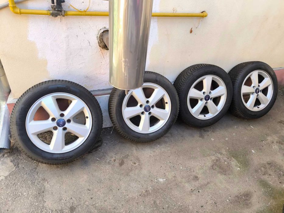 Vând jante Ford Focus MK2 cu anvelope iarnă și 4 anvelope vară f. bune