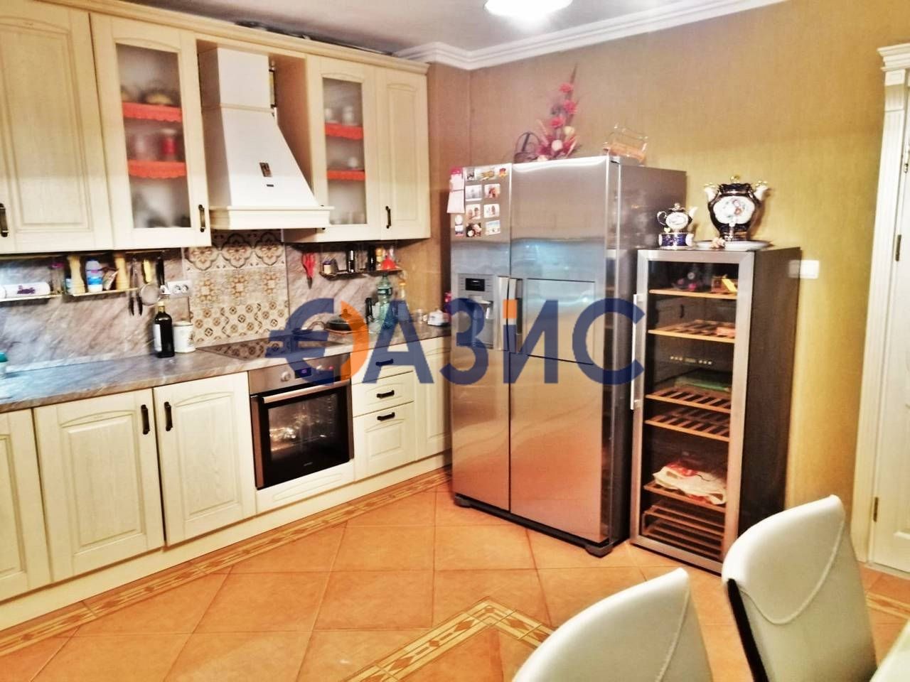 Къща в центъра на С. Кошарица-445 кв.м.+двор 1146 кв.м., Общ. Несебър,