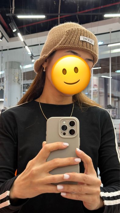 Женская Стильная Шапка в бежовом цвете.