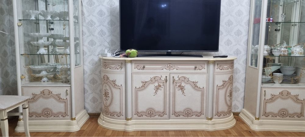 Стул стуля сервант комплект без телевизора