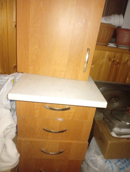 Срочно  шкаф кухонный навесной