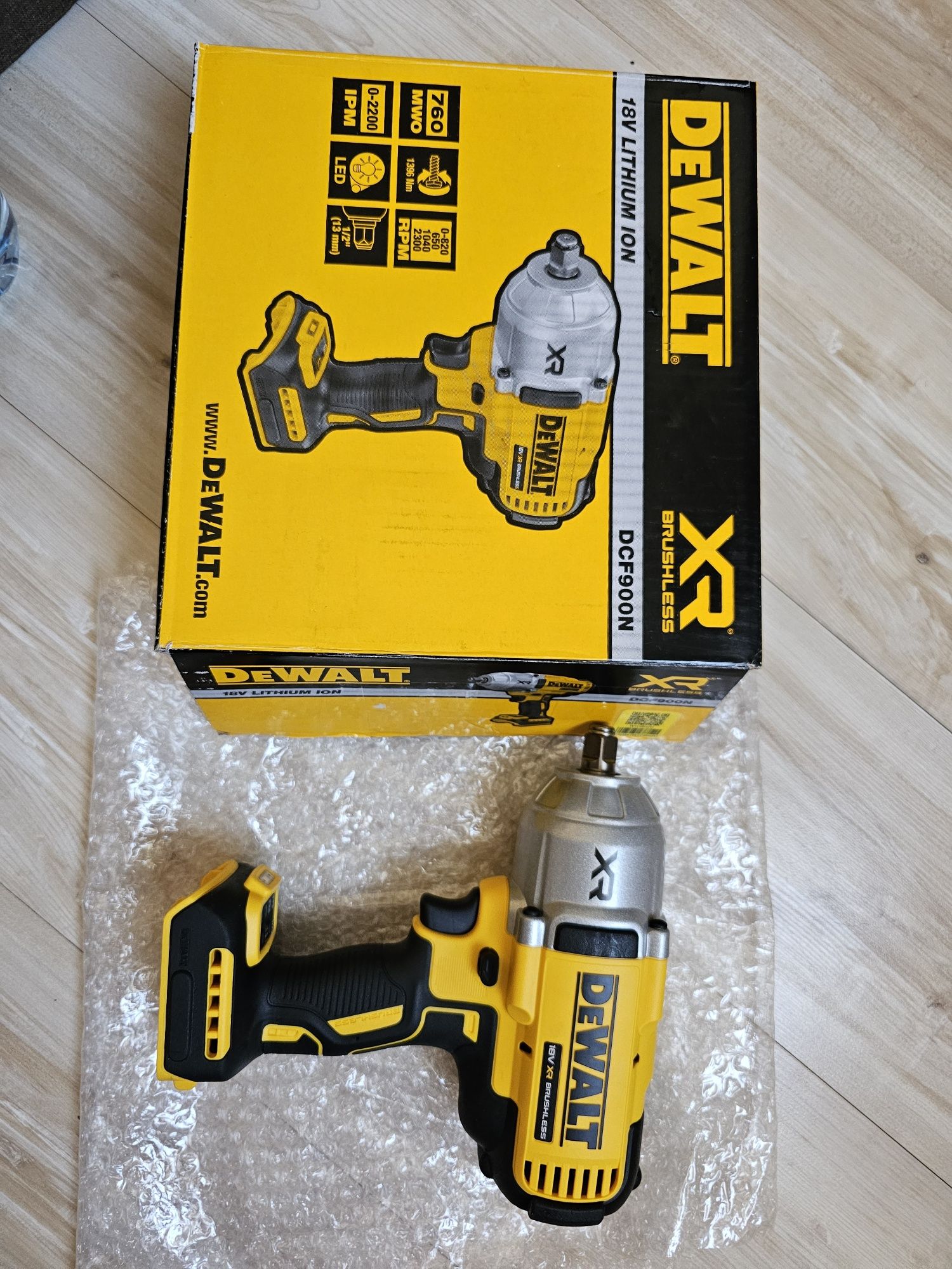 Ударен гайковерт Dewalt DCF900N-XJ 18 V