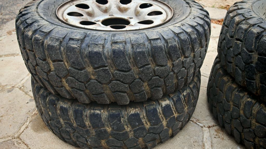 Гуми с джанти за сузуки витара 215/75/15
