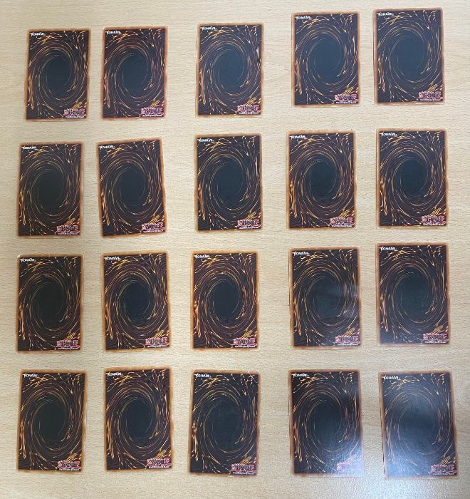 Yu-Gi-Oh колекция карти
