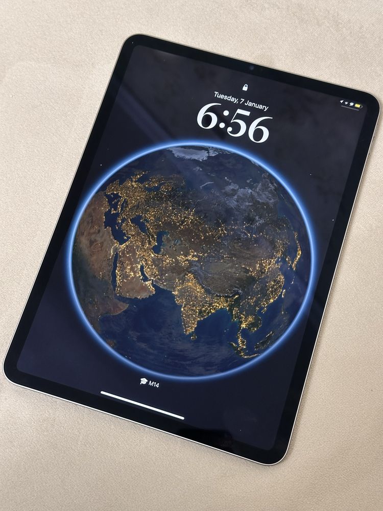 iPad Pro 11, Magic Keyboard, Apple pencil