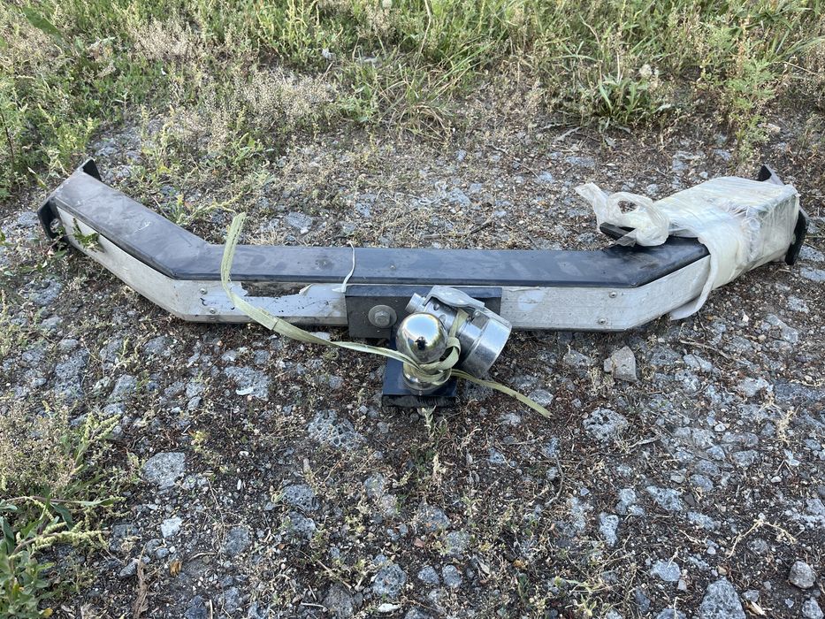 Продам фаркоп на Toyota Fortuner