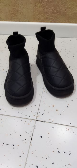 Продам уги 38 размер цвет черный