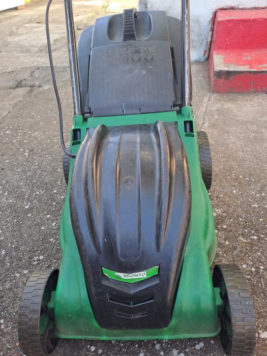 Masina electrica tuns gazon