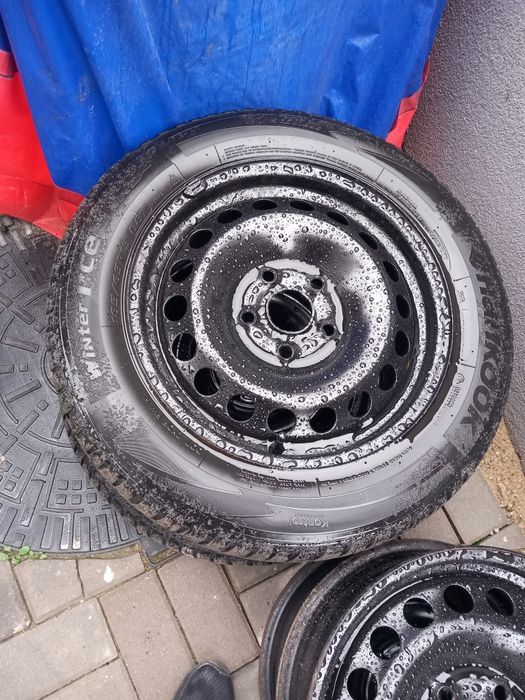 Vând 2 cauciucuri pereche 185/65/15 iarna