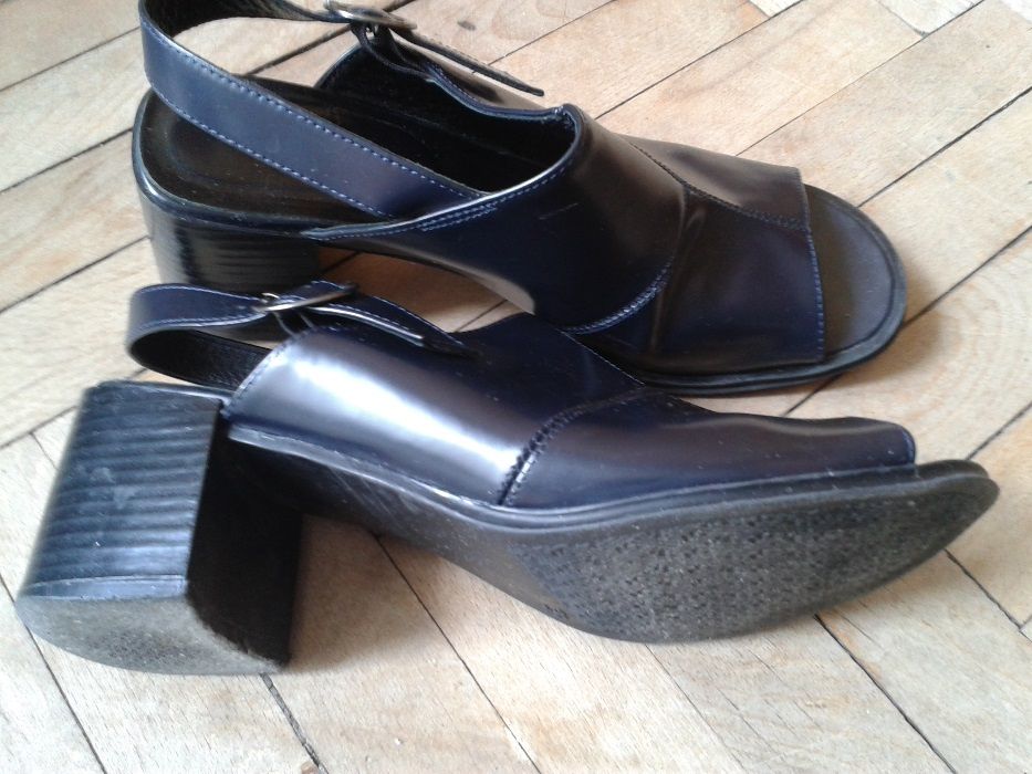 Дамски обувки и сандали от естесвена кожа