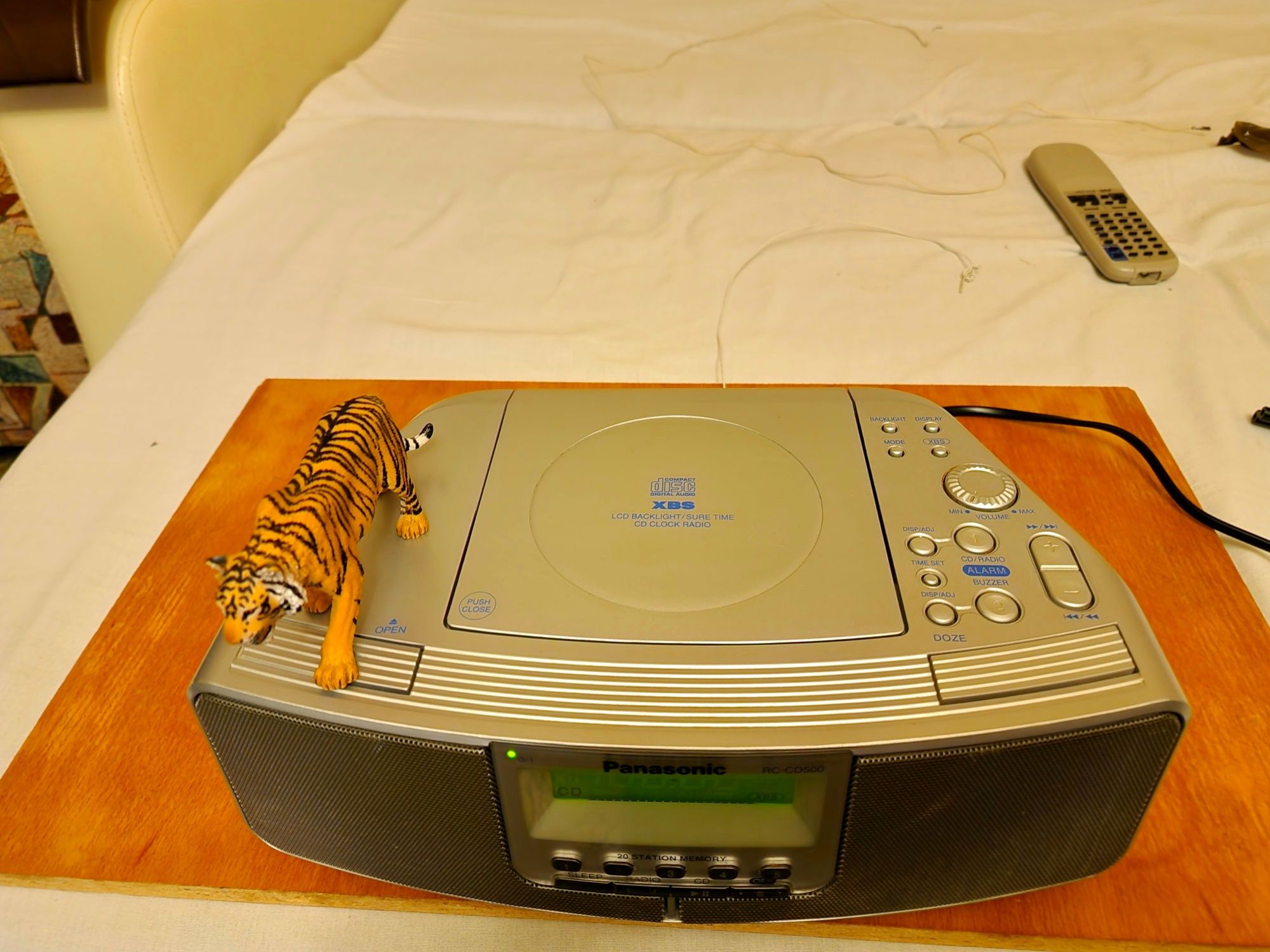 Panasonic RC-CD500. Rar. Dual Alarm/CD/Radio/Clock. Un combo superb.