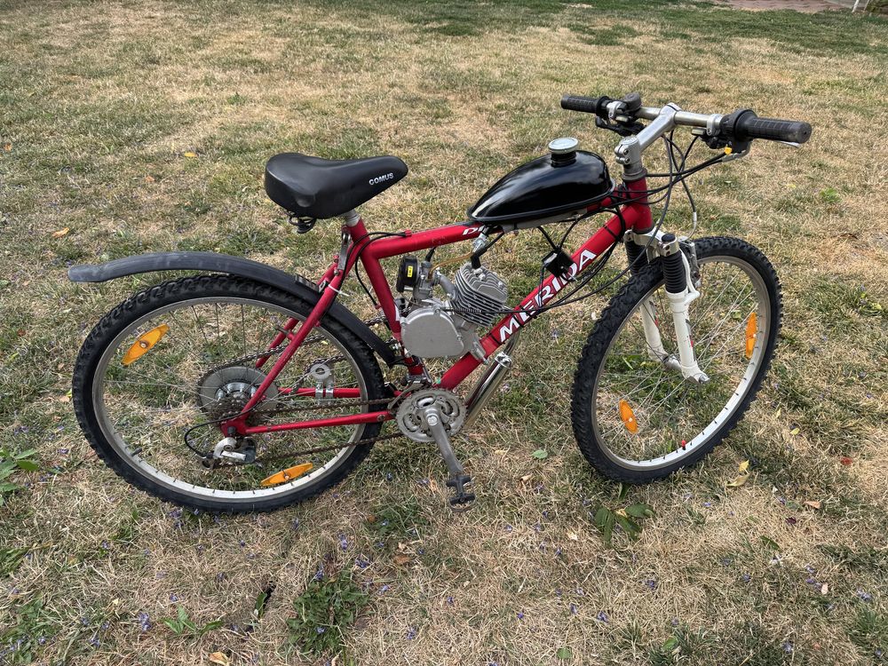 Bicicleta cu motor pe benzină 80 cm3 - consum redus