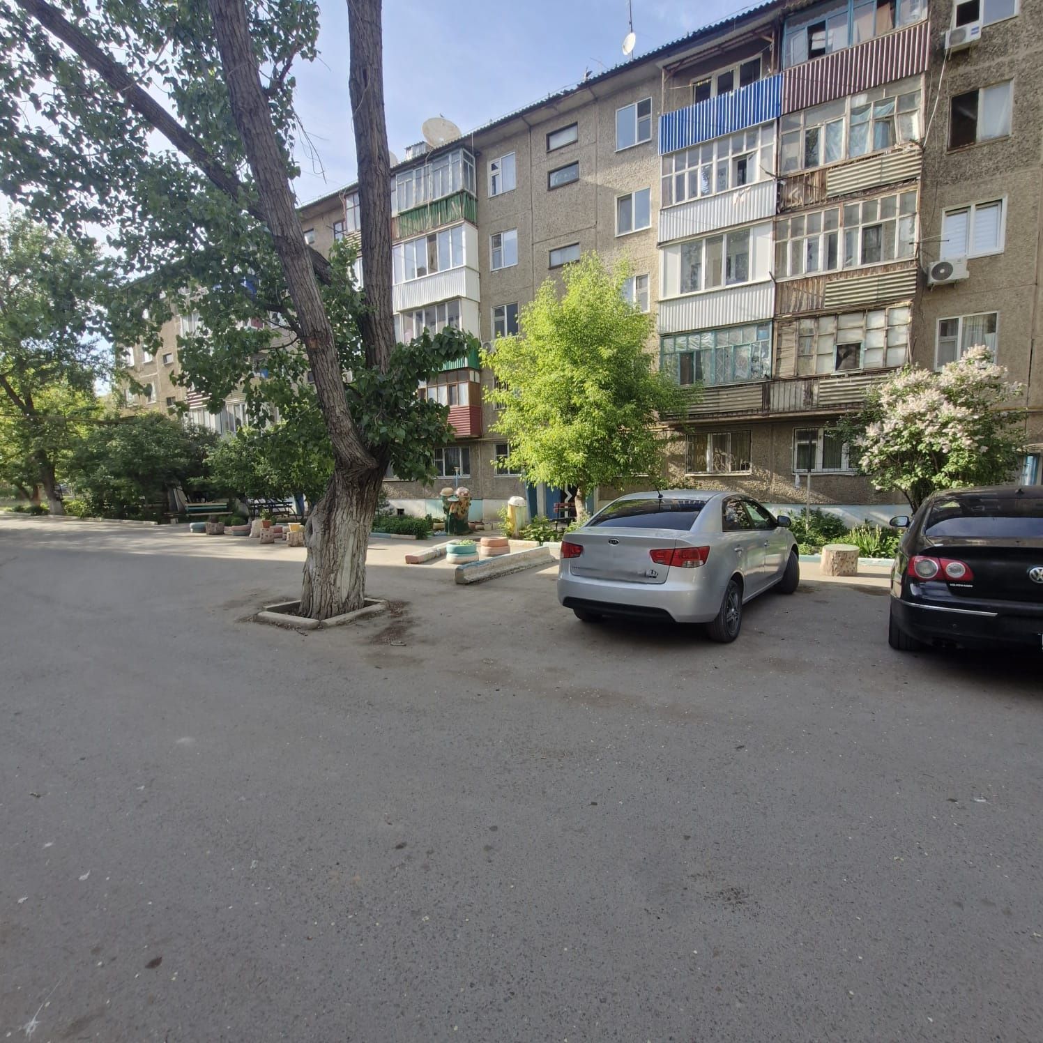 Продам однокомнатную квартиру рн Торг. База, Элегант, Молдагуловой д.2
