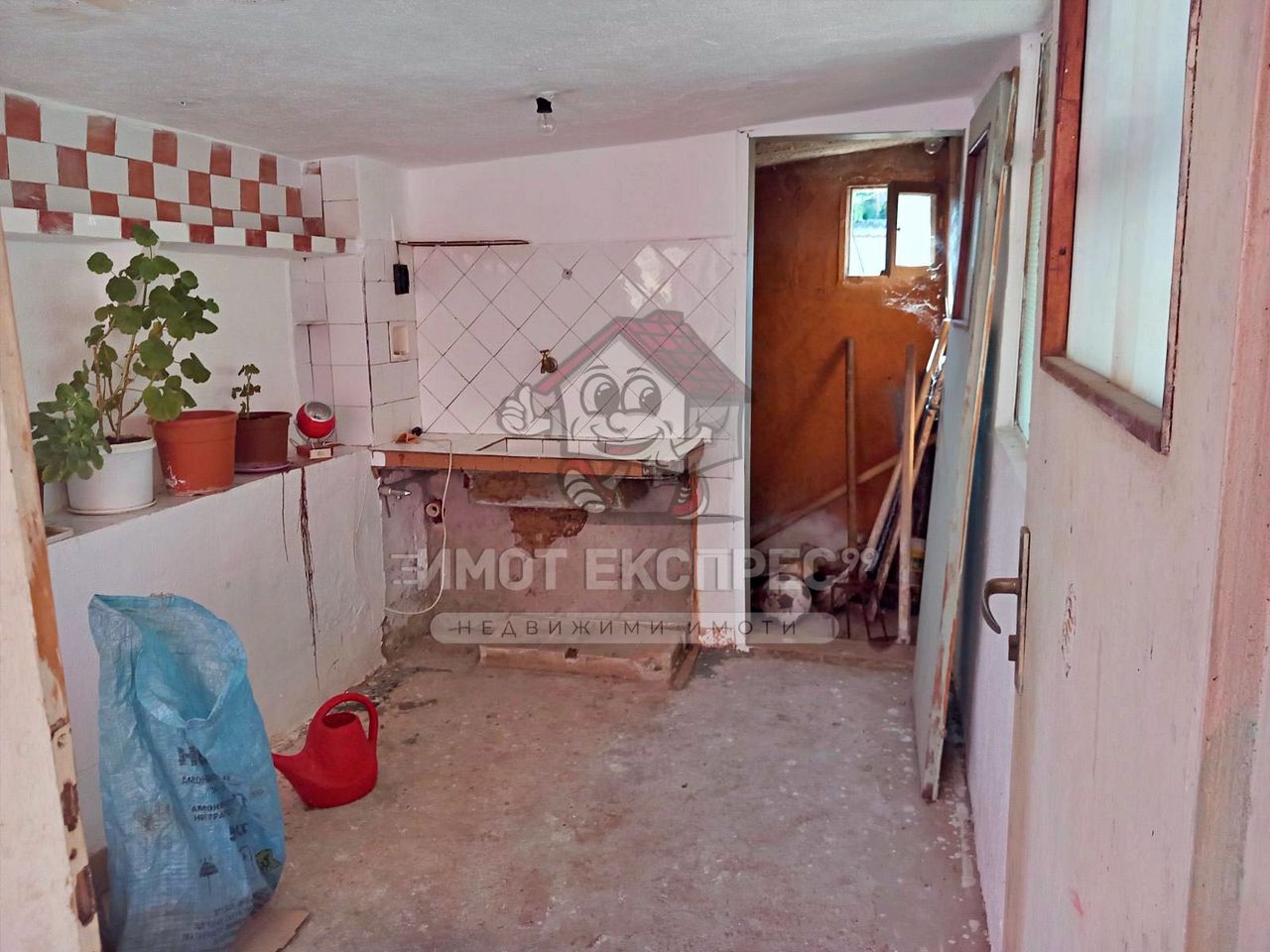 Продава се Къща в Асеновград - 360 кв.м за 114 €/кв.м - Снимка #6