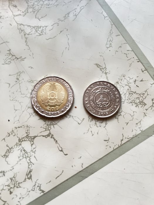 Монета 200 тенге