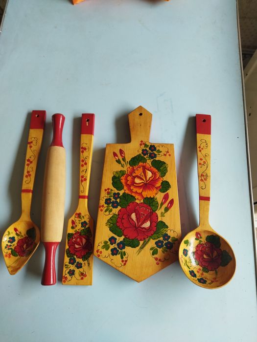 Разделочная доска, скалка, ложка, поварежка,прихвата,варежка