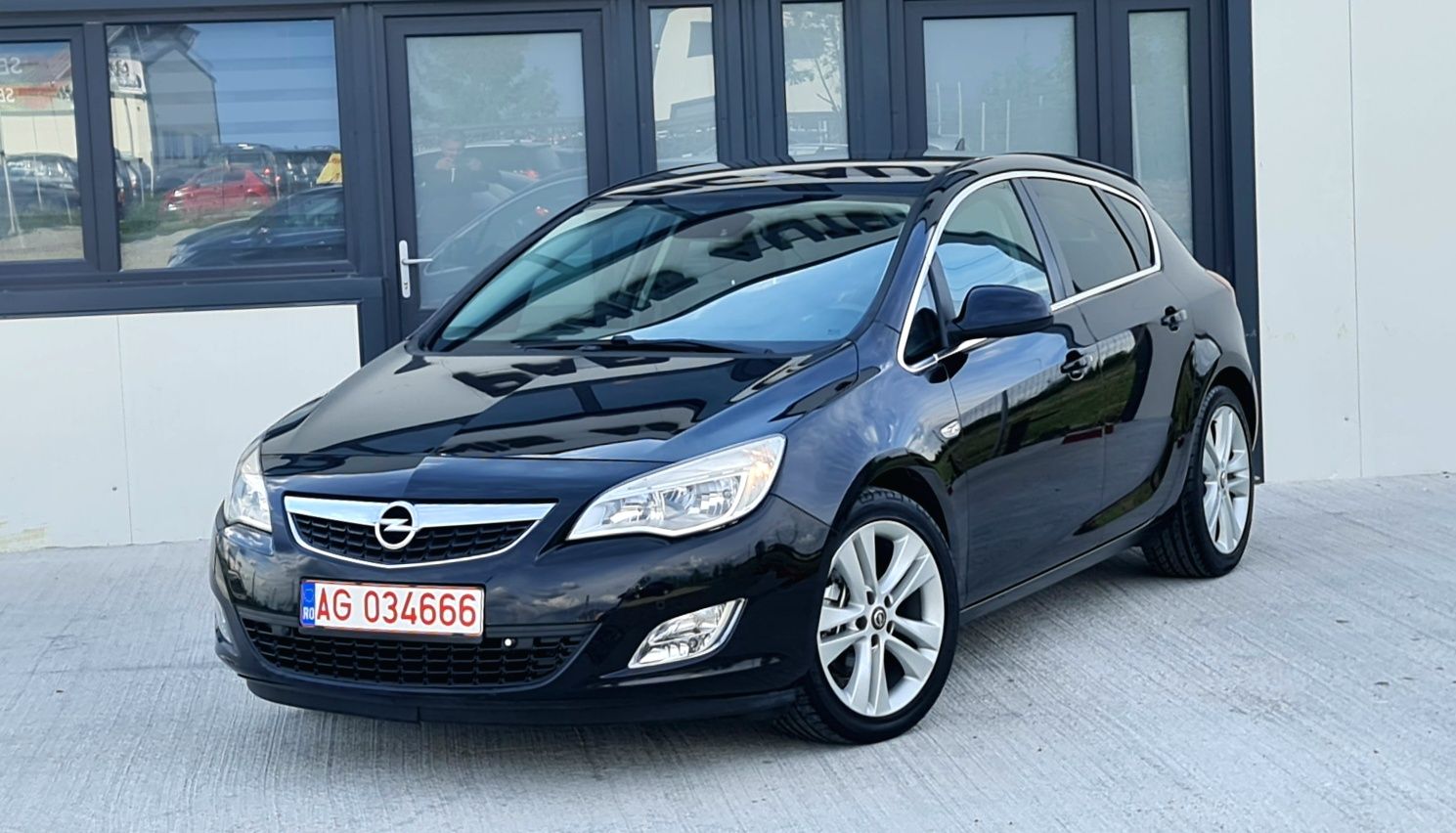 Opel Asta J  1.6 Turbo / Automata / Clima / Navi