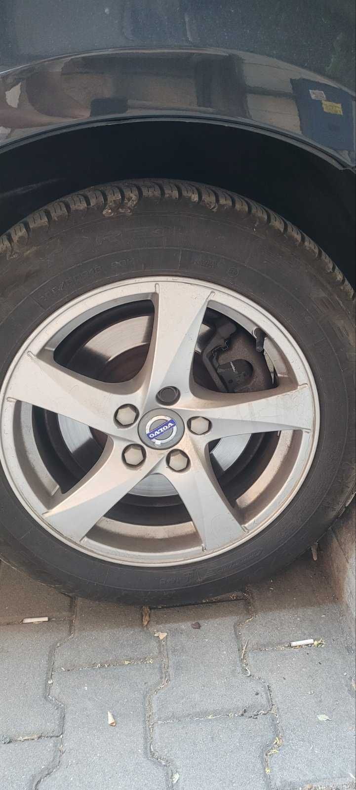 Продавам Volvo v60