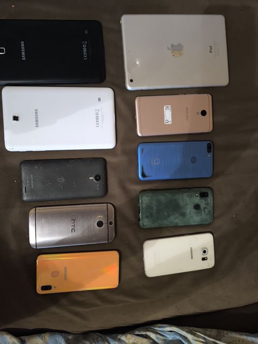 Телефони за части