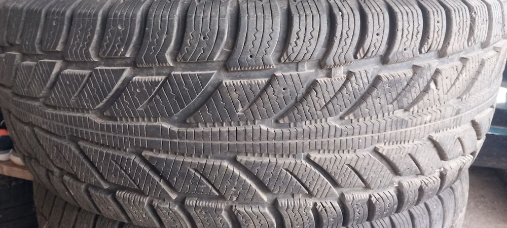 Зимни гуми 245/70 R16 4 броя Cooper 5mm.