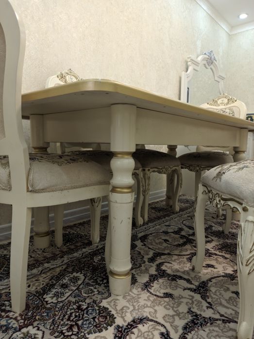 Стол ва стул Ок рангда холати зор! Срочно