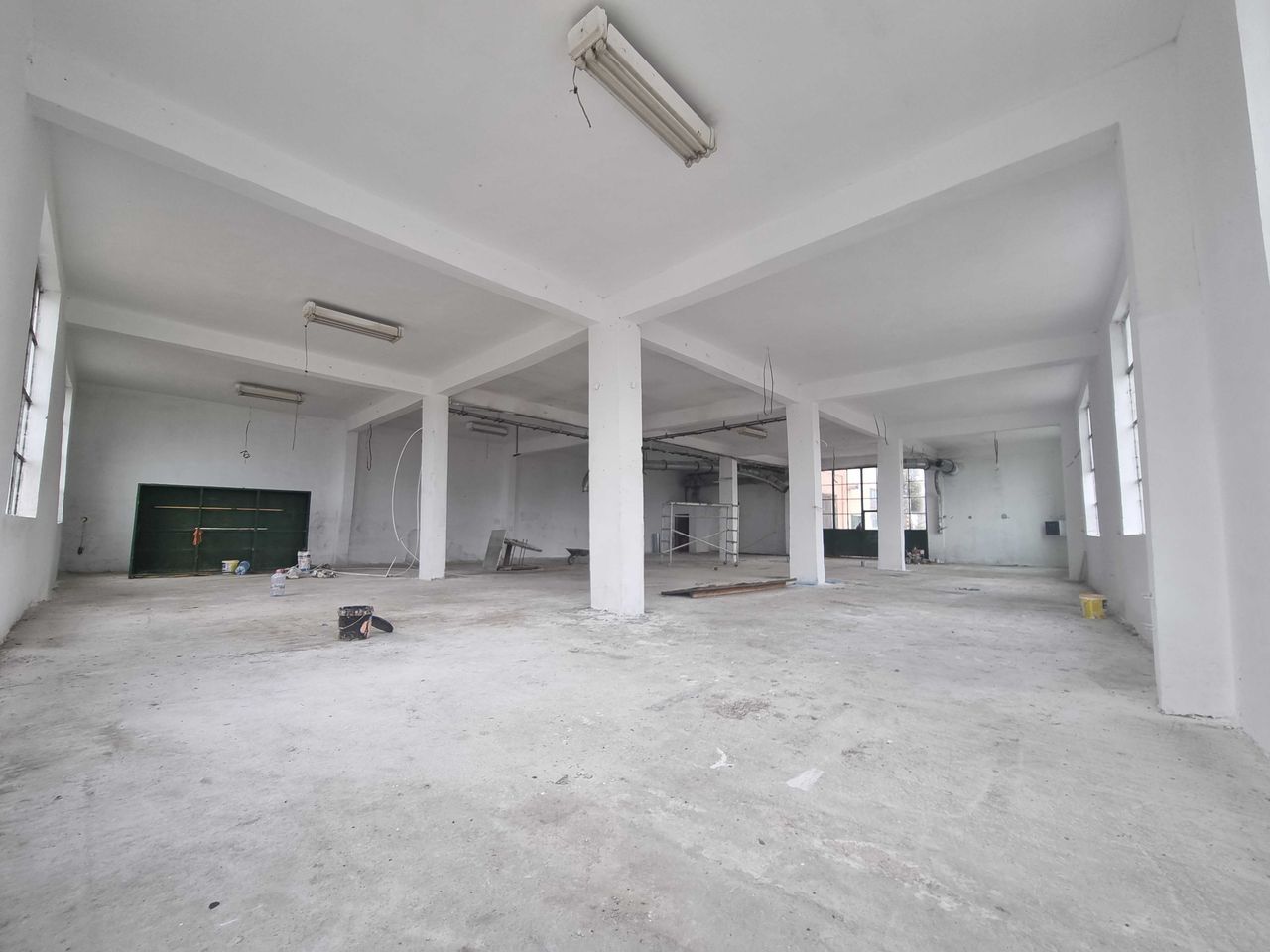 Дава се под наем Склад в Велико Търново, Център - 400 кв.м за 382.5 € - Снимка #1