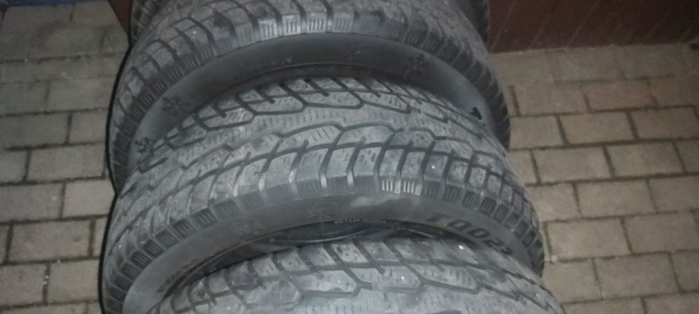 Vand 4 anvelope  de  iarna m+s 225/65/17