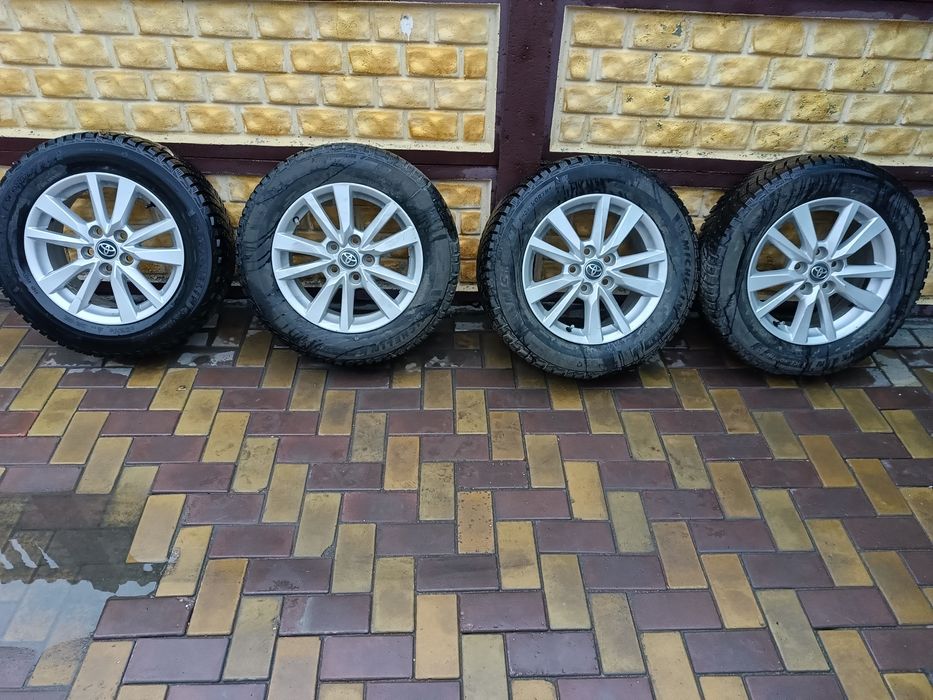 Продам комплект зимних шин