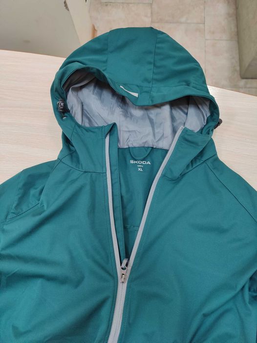 Ветровка с качулка