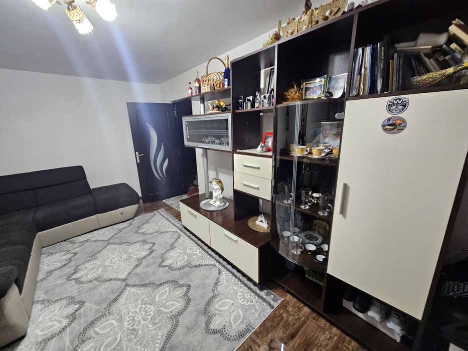 Vand mobilier de sufragerie set complet