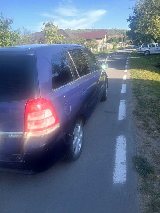 Vând Opel Zafira B