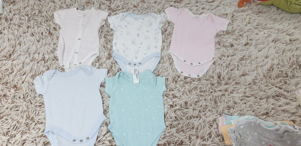 Lot haine fetita 0-3 luni.