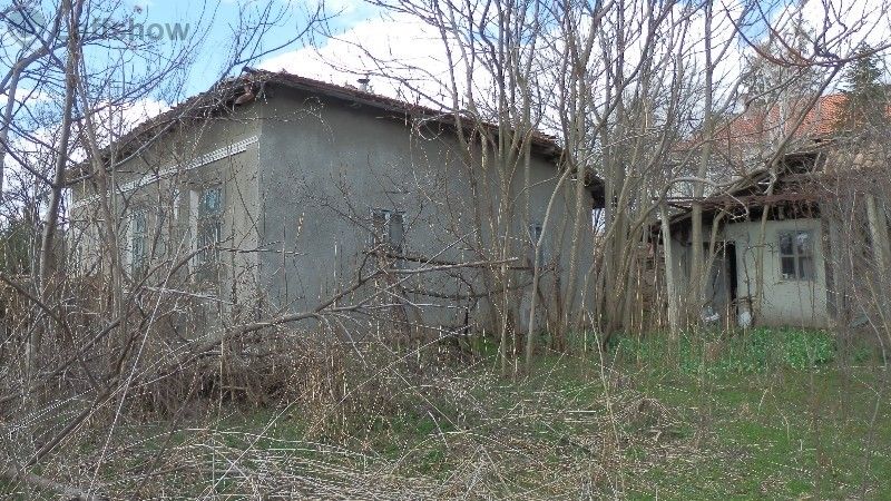Продава се Къща в с. Горски Сеновец, Област Велико Търново - 1200 кв.м за 7 €/кв.м - Снимка #1