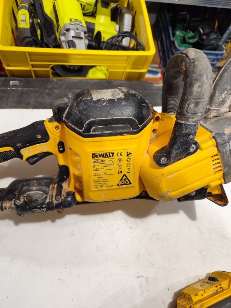 Акумулаторен фугорез Девалт 54V Flex volt DeWALT DCS690 + 9 Ah