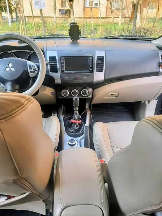 Mitshubishi outlander