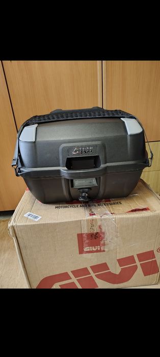Cutie moto topcase top case moto  adventure Givi 45+ monolock