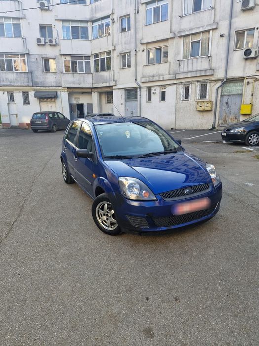 Vând sau schimb Ford fiesta