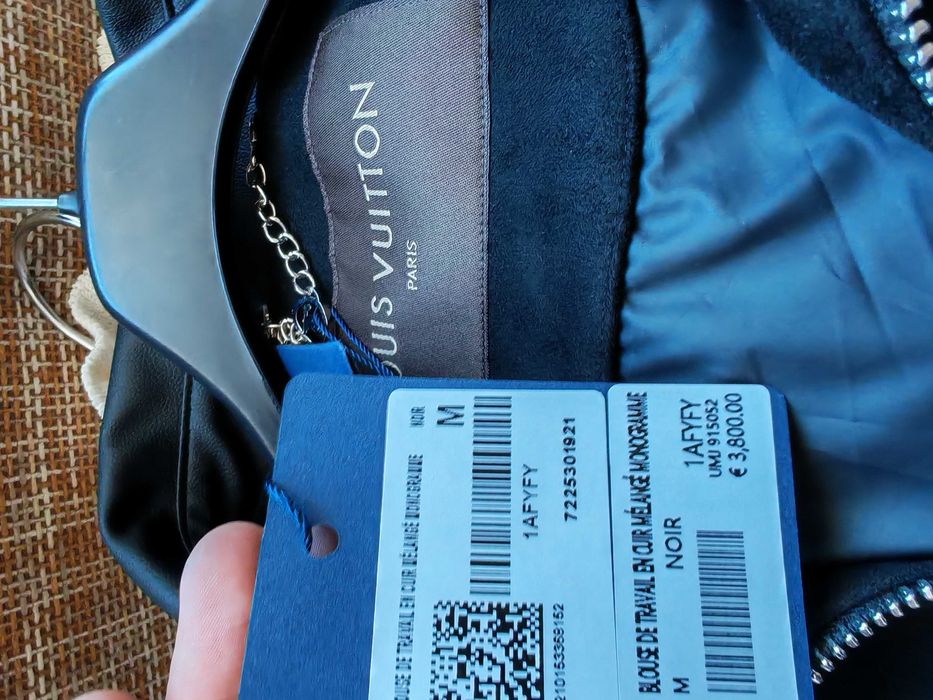 geaca Louis Vuitton, cu eticheta