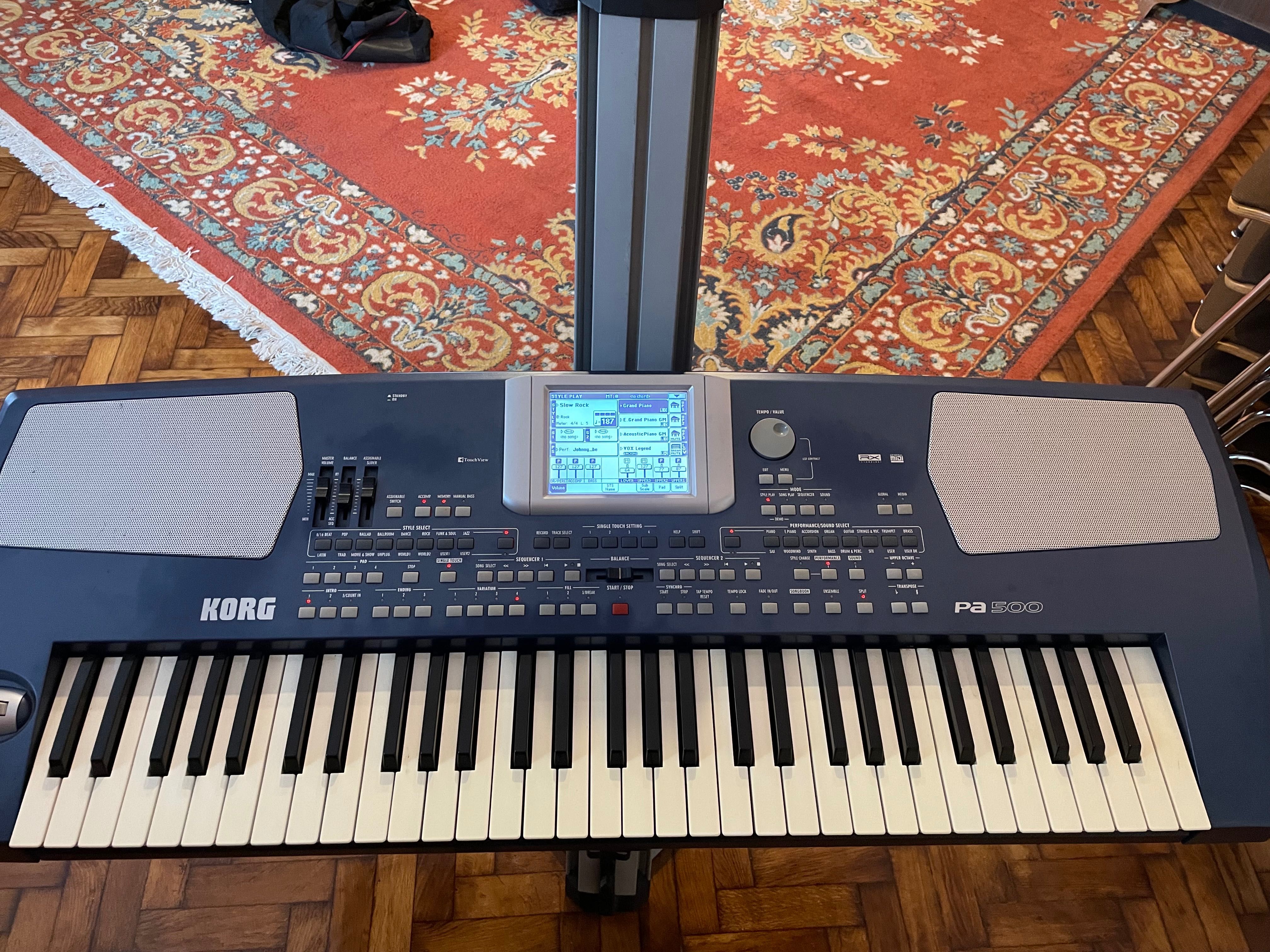 Korg PA 500 +stativ+pedal sustain+ husa