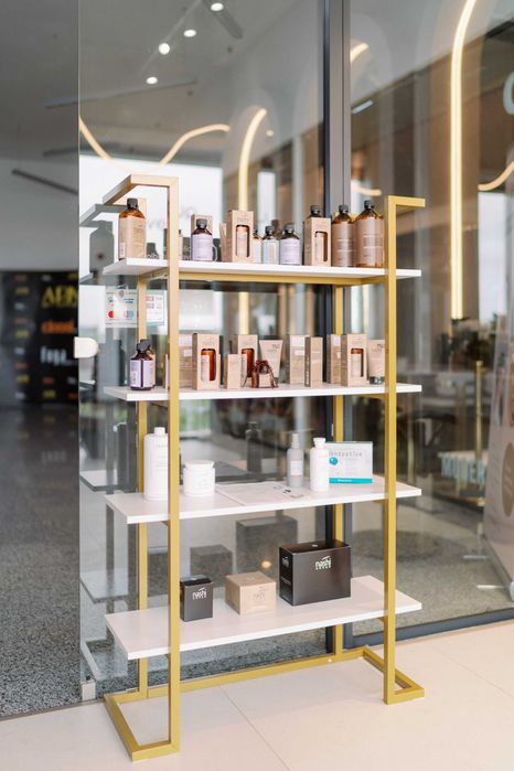 Inchiriez intreaga locatie sau 1 2 camere in Salon Servicii Frumusete