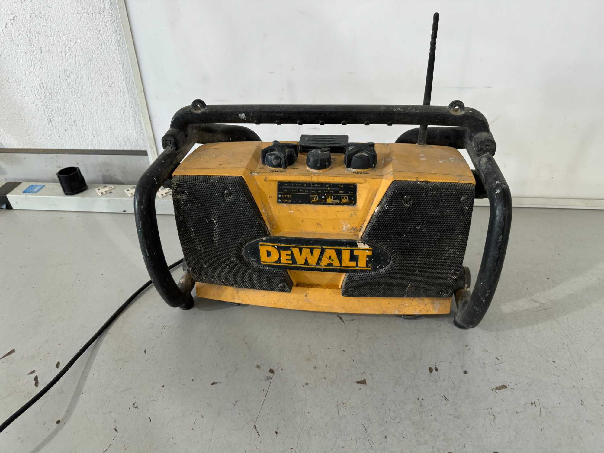 Радио - Dewalt DW911