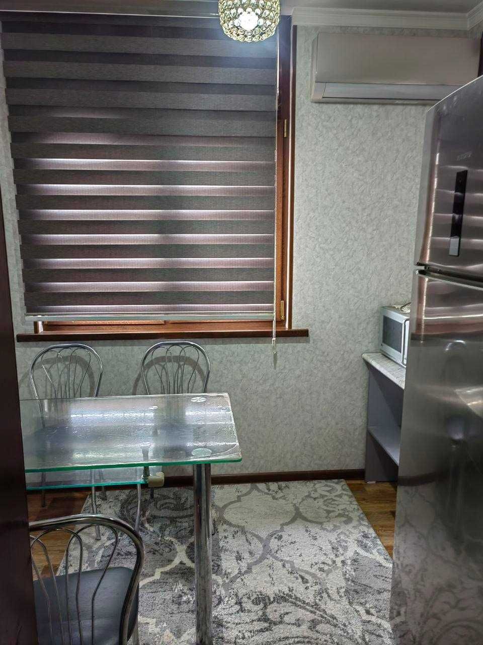 Продам 2-х комнатную с ремонтом 77 серия,кирпич.базар Кадышева