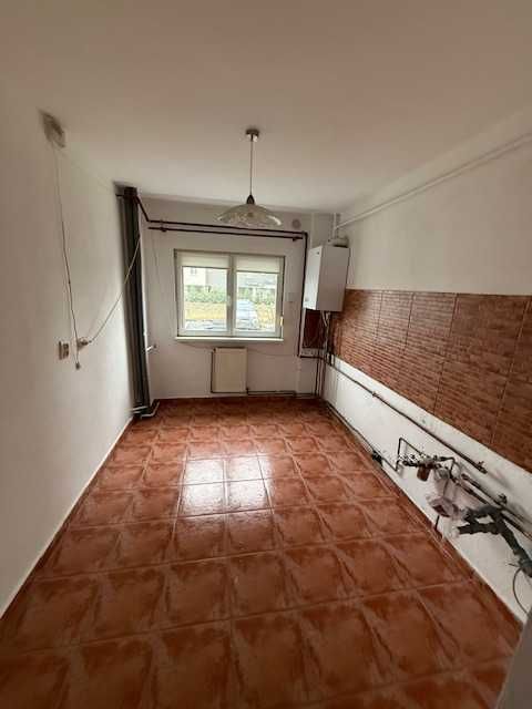 Apartament 4 camere, 100 mp, parter