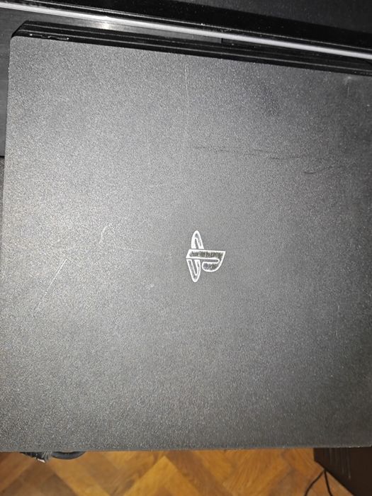 Vând Ps4 Pro 4k CHU-7216B modat ssd 2tb nou + ssd extern