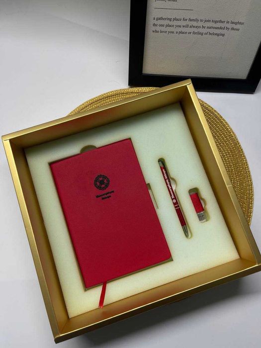 Корпоративный подарок: блокнот, ручка флешка в коробке новый год мерч