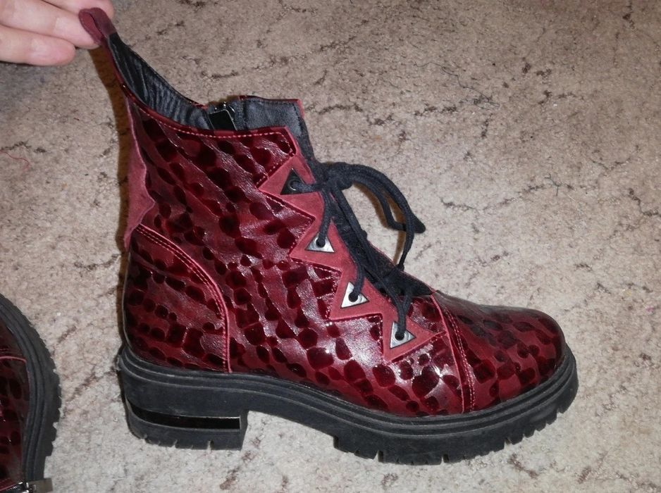 Ghete 100% din piele, marca Olivia