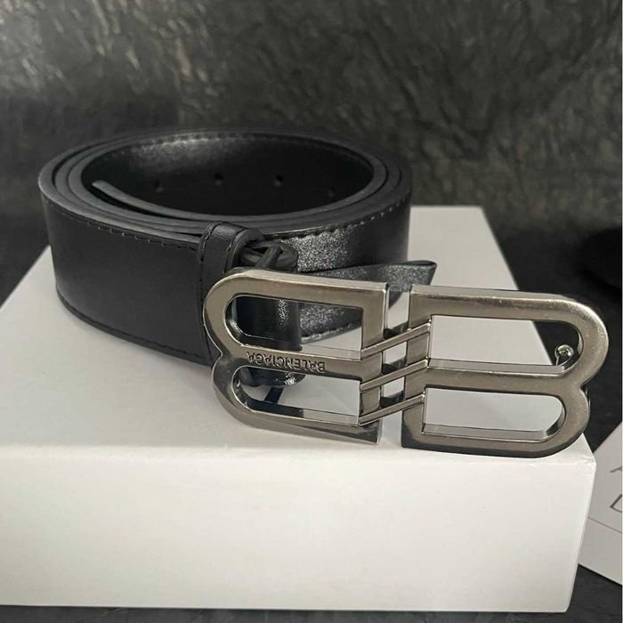 Curea Balenciaga noua